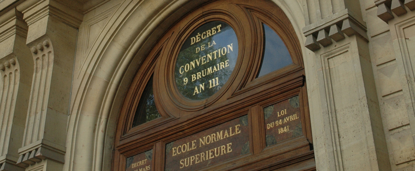 Fronton du bâtiment historique de l'Ecole normale supérieure