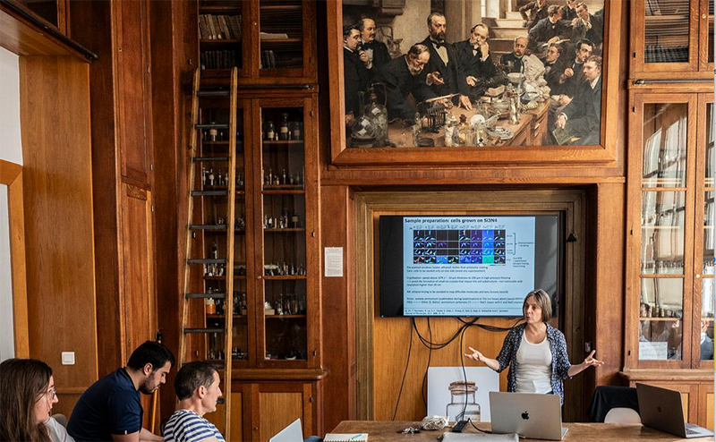 Clotile Policar bureau Pasteur par Hugues Raguet
