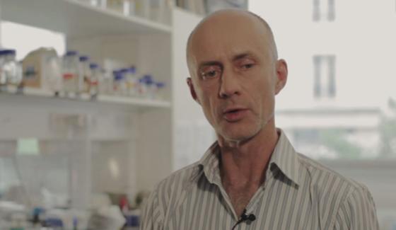 Portrait d'Eric Meyer chercheur en biologie