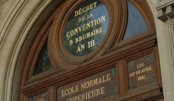 Fronton du bâtiment historique de l'Ecole normale supérieure