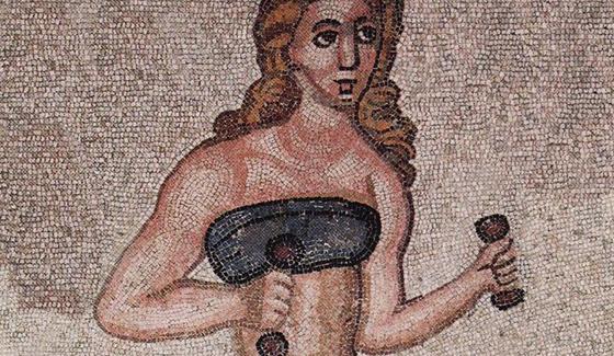 Jeunes femmes haltères