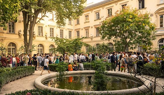 Vignette Eleves Cour aux Ernest