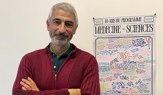 Alain Bessis est directeur de recherche au CNRS et professeur attaché à l'ENS-PSL